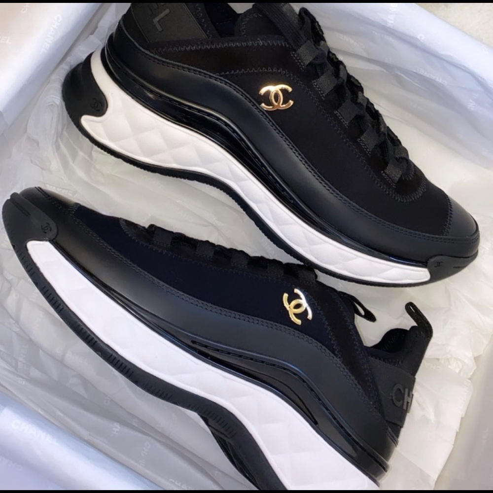 CC sneakers size 37 in black.